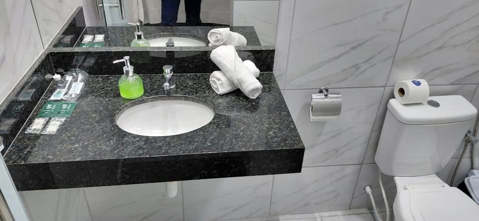 Standard Double Room | Bathroom | Towels, soap, shampoo, toilet paper