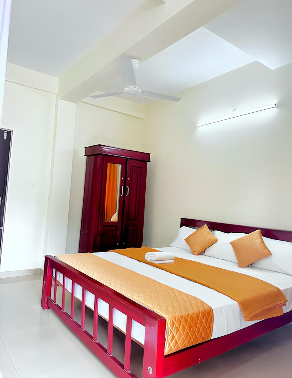 Laptop workspace, free WiFi, bed sheets