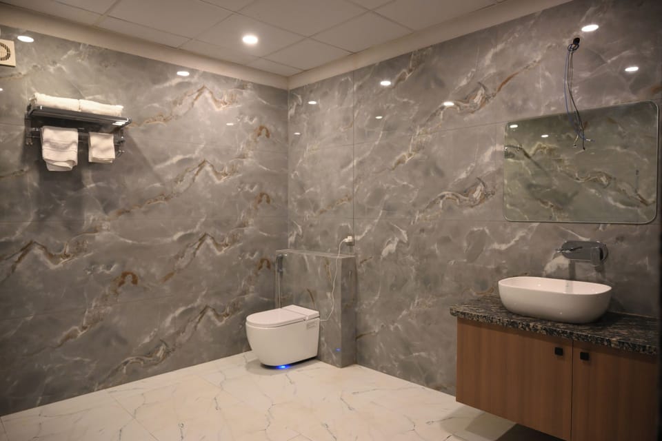 Suite, Garden View | Bathroom | Shower, free toiletries, slippers, towels