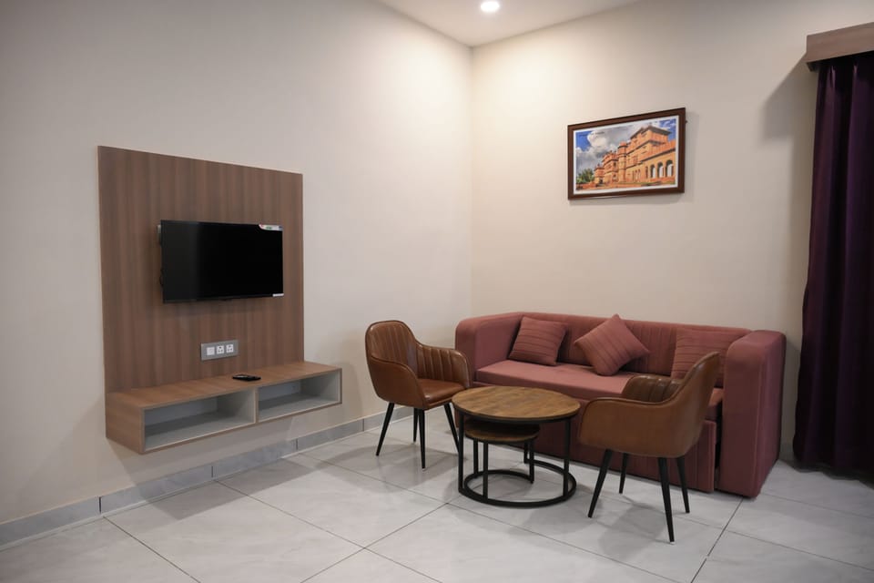 Superior Room, Garden View | Desk, laptop workspace, soundproofing, free WiFi