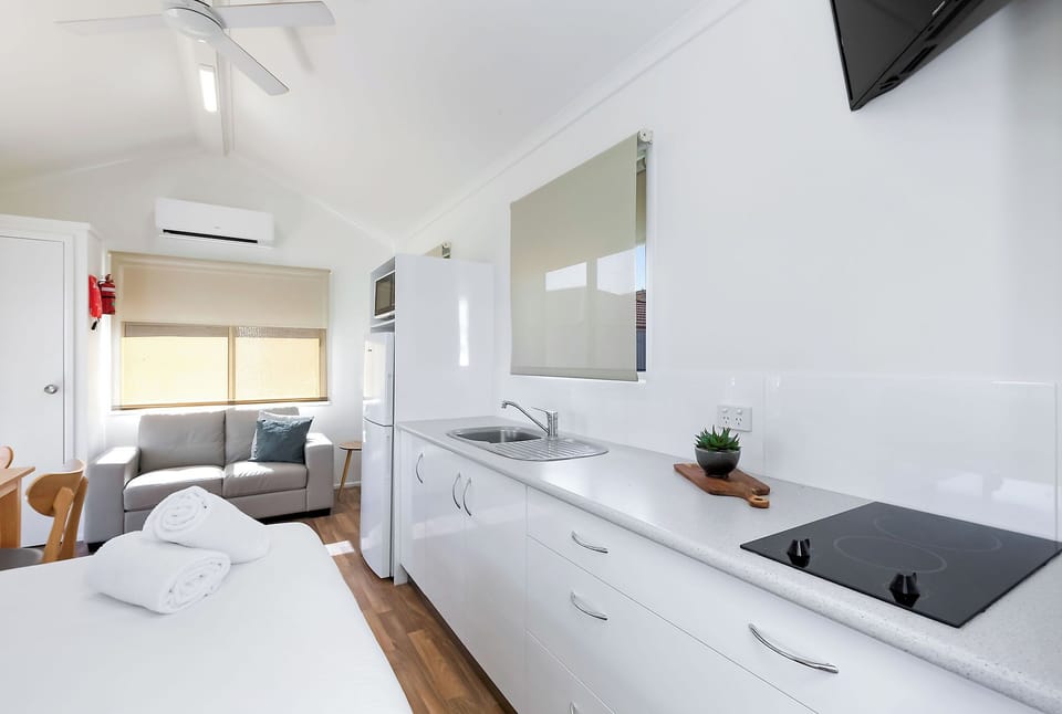 Standard Cabin - Sleeps 2 - Dog Friendly | Private kitchen | Coffee/tea maker, fridge, microwave, stovetop