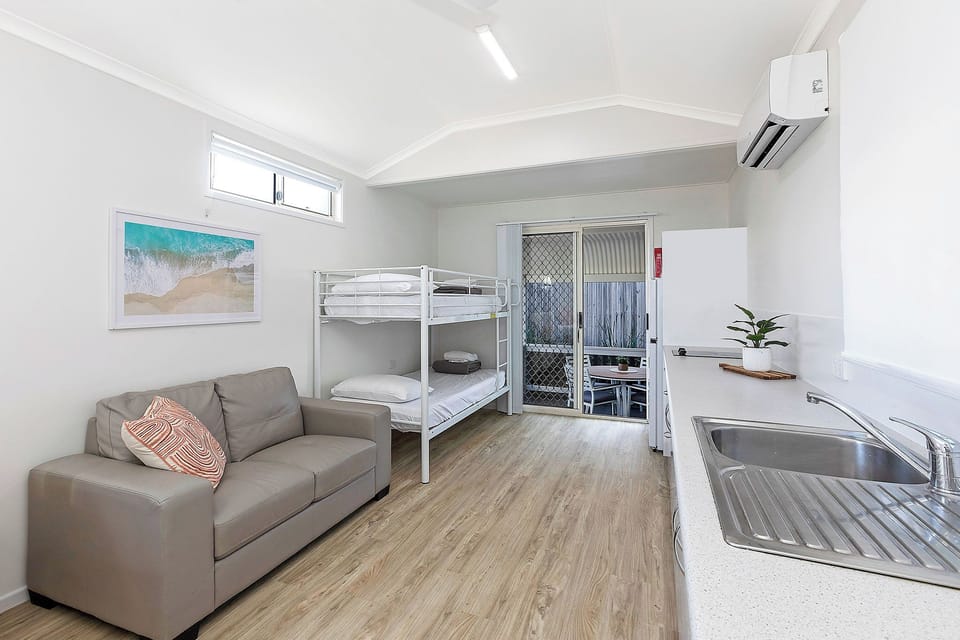 Deluxe Cabin - Sleeps 4 - Dog Friendly | Private kitchenette | Coffee/tea maker, fridge, microwave, stovetop