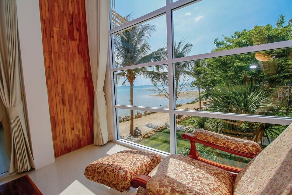 Premium Ocean Suite | 1 bedroom, minibar, in-room safe, individually decorated