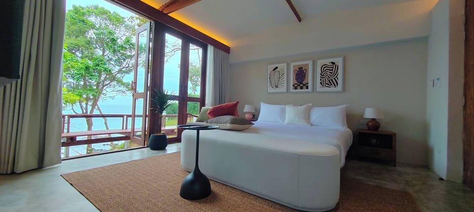 Standard Double Room, Balcony, Sea View | In-room safe, desk, iron/ironing board, free WiFi
