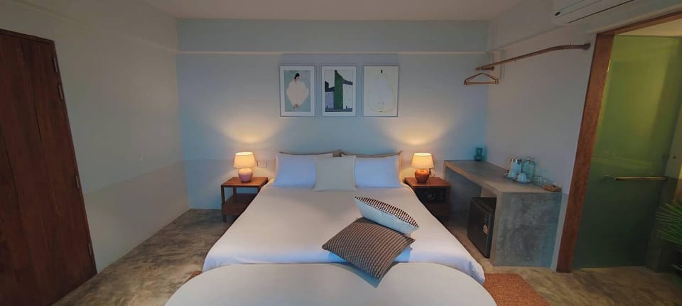 Superior Double Room, Balcony, Sea View | In-room safe, desk, iron/ironing board, free WiFi