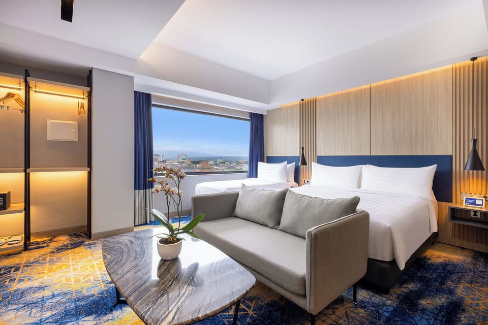 Family Room | In-room safe, desk, bed sheets