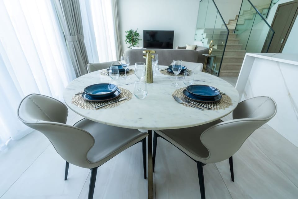 Deluxe Townhome, Balcony | Dining room