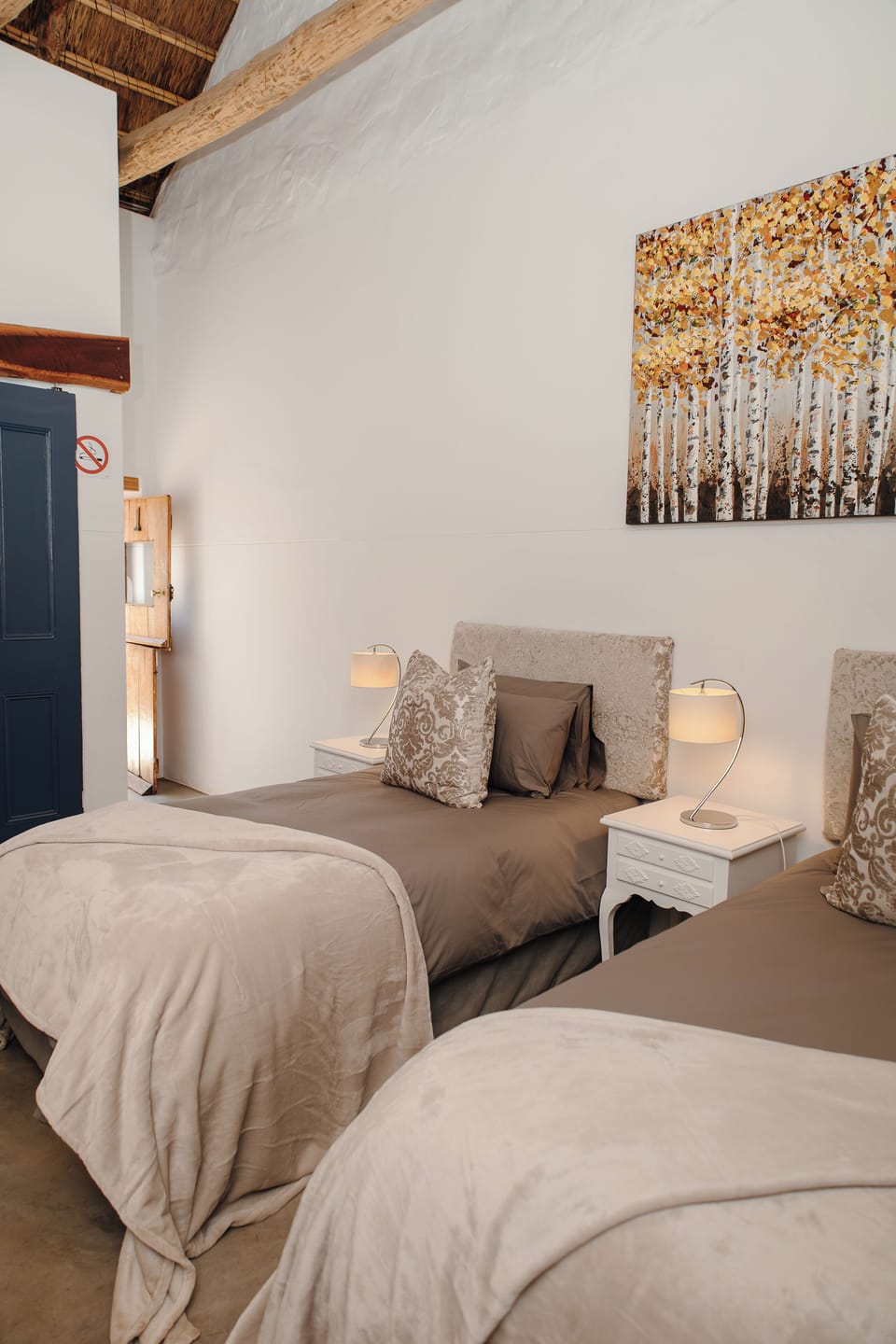 Standard Twin Room | Desk, WiFi (free), bed sheets