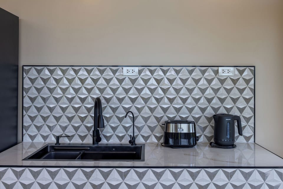 Deluxe Villa, 2 Bedrooms, Balcony, Bay View | Private kitchen | Electric kettle