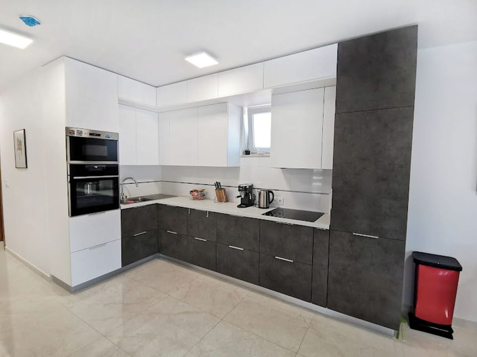 Villa, 5 Bedrooms, Private Pool, Garden View | Interior
