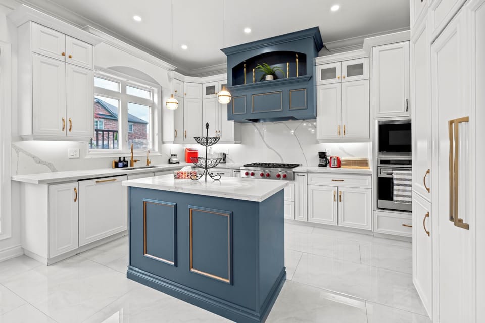 Luxury House, 4 Bedrooms, Garden View | Private kitchen | Fridge, microwave, oven, stovetop