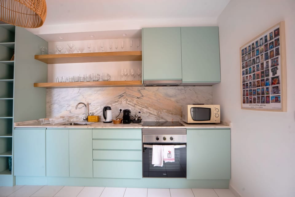 House | 3 bedrooms, desk