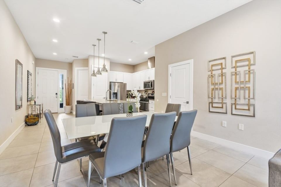 Townhome, 4 Bedrooms | Dining