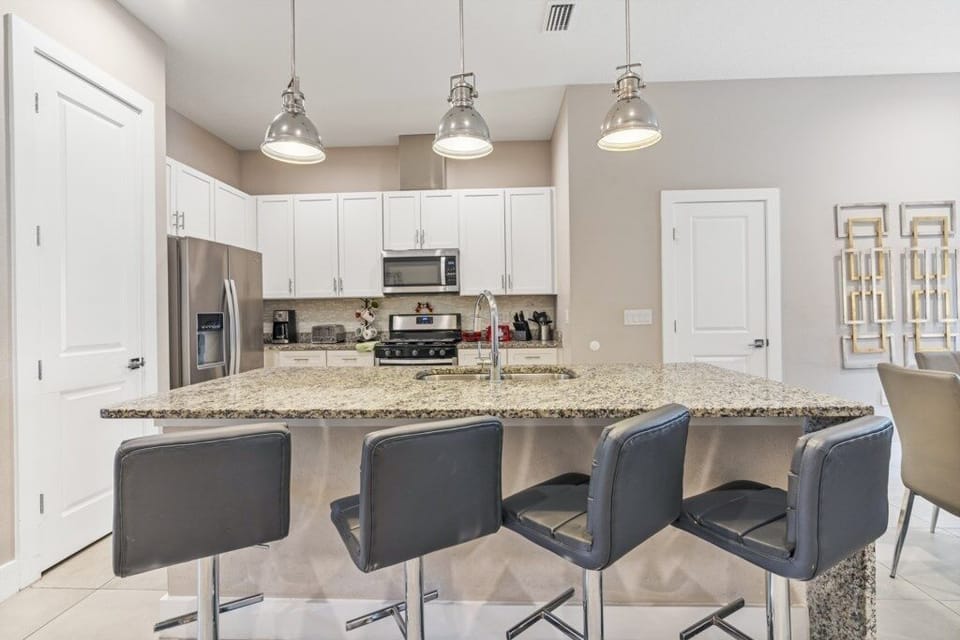 Townhome, 4 Bedrooms | Private kitchen
