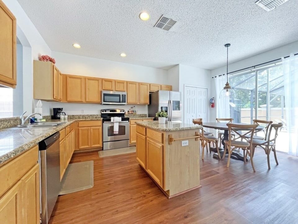 House, 6 Bedrooms | Private kitchen