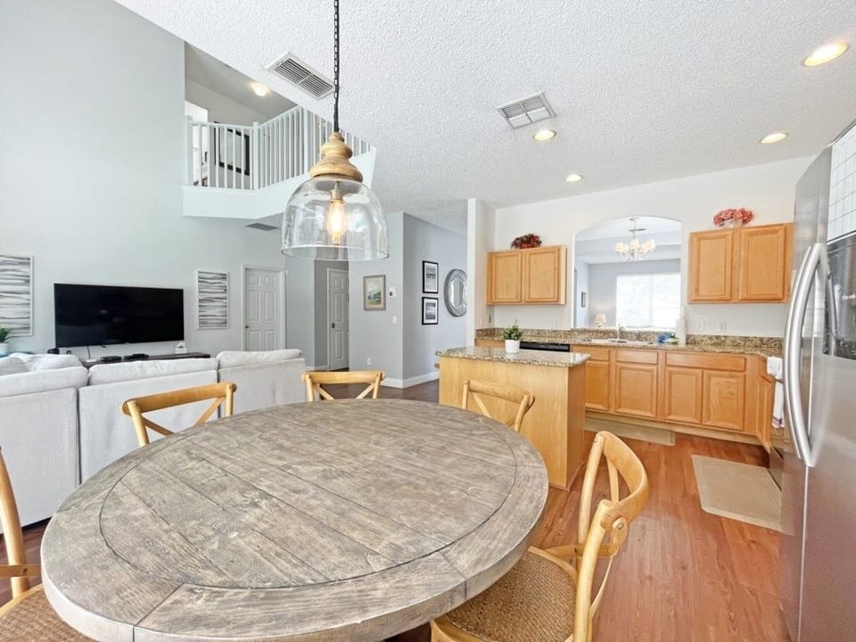 House, 6 Bedrooms | Dining