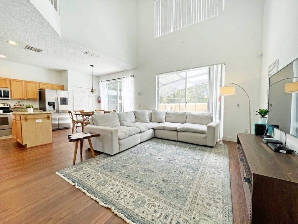 House, 6 Bedrooms | Living area