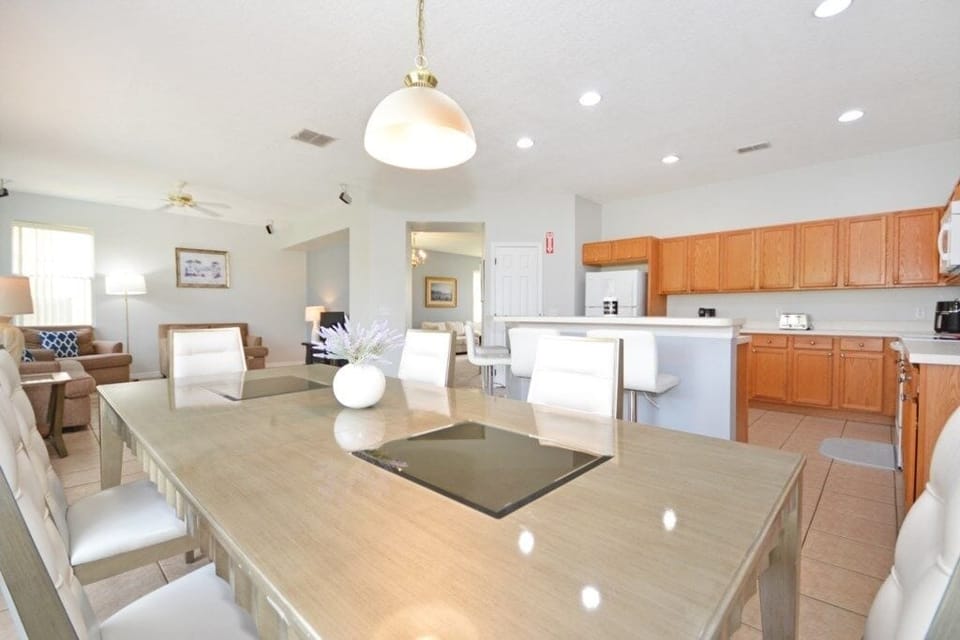 House, 4 Bedrooms | Dining