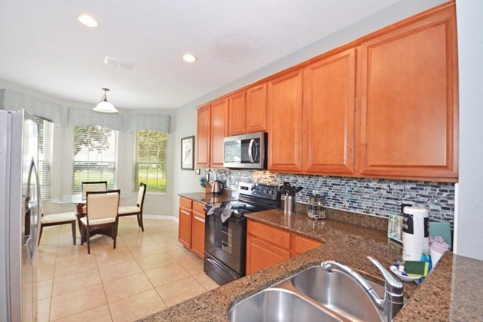 House, 5 Bedrooms | Private kitchen