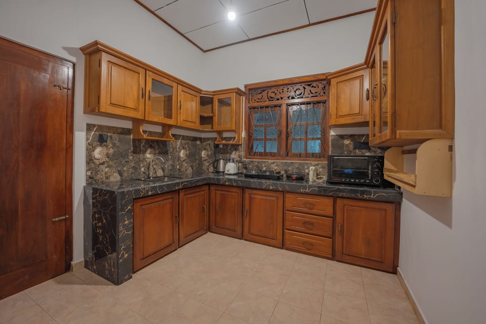 Deluxe Apartment, Balcony, Pool View | Private kitchen | Full-size fridge, microwave, oven, stovetop