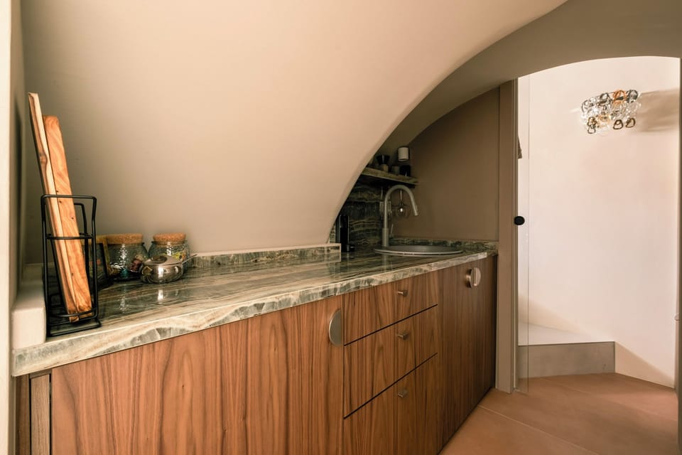 Apartment, Balcony, City View | Private kitchen | Electric kettle