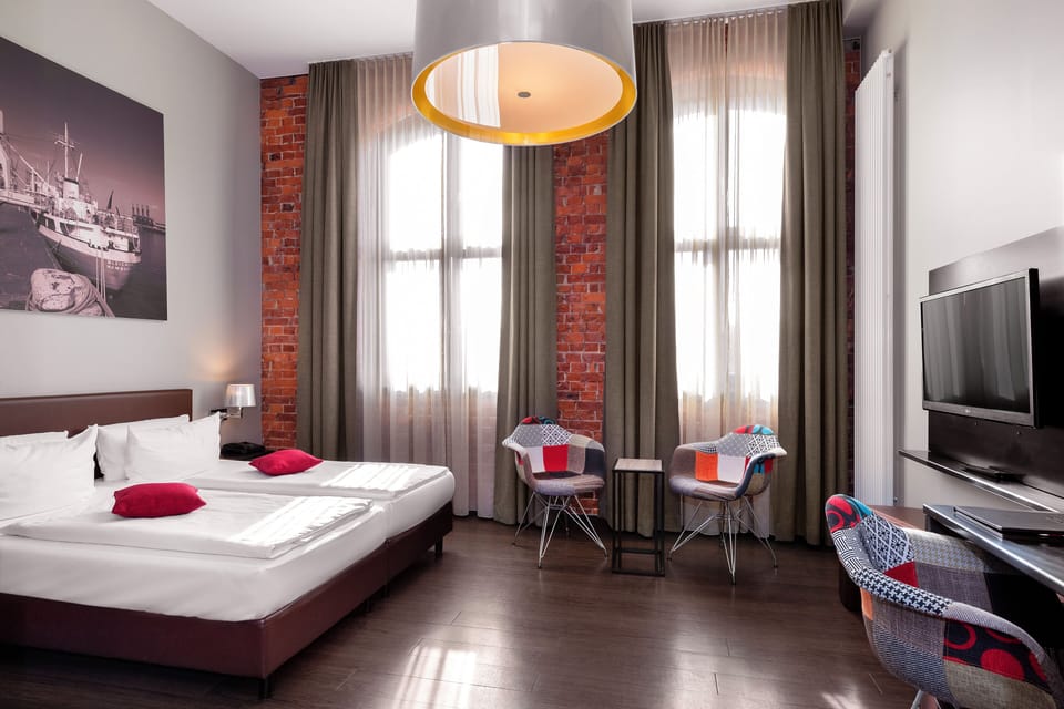 Comfort Double Room | Hypo-allergenic bedding, minibar, in-room safe, desk