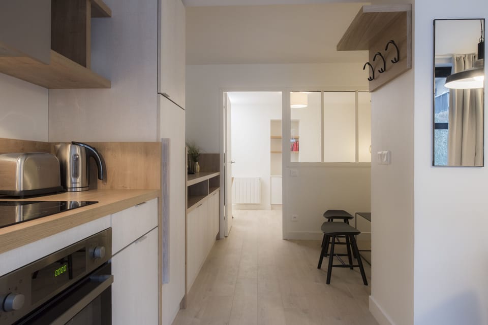 Standard Apartment, 1 Bedroom | Private kitchen | Fridge, oven, stovetop, dishwasher