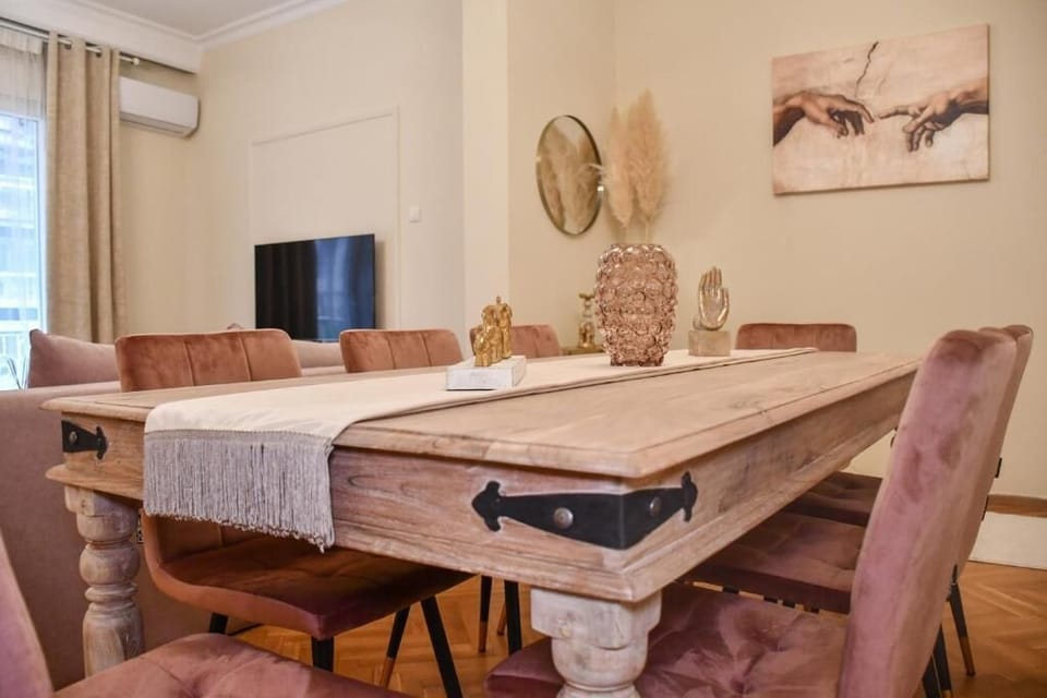 Apartment, 3 Bedrooms | Dining room