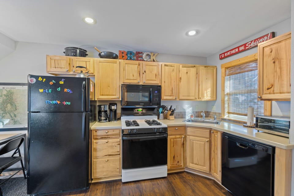 Spacious Cabin Kitchen - All kitchen amenities available