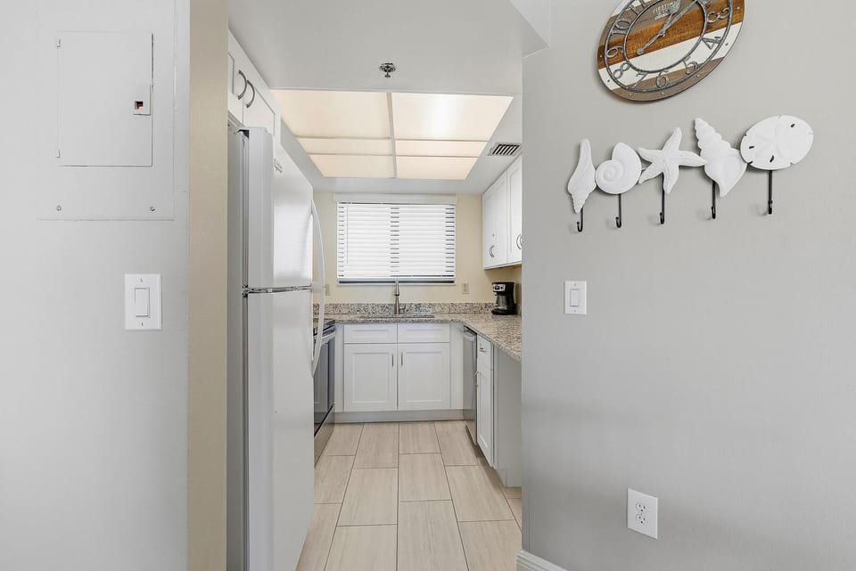 Condo, 1 Queen Bed with Sofa bed (Ocean Trillium 601) | Private kitchen | Oven, toaster