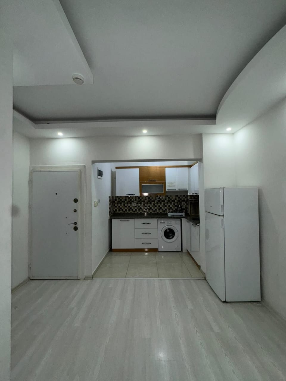 Economy Studio, Balcony, City View | Private kitchen | Fridge, oven, stovetop, cookware/dishes/utensils