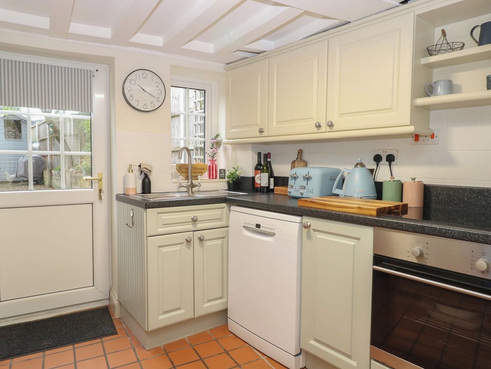 Dishwasher, cookware/dishes/utensils