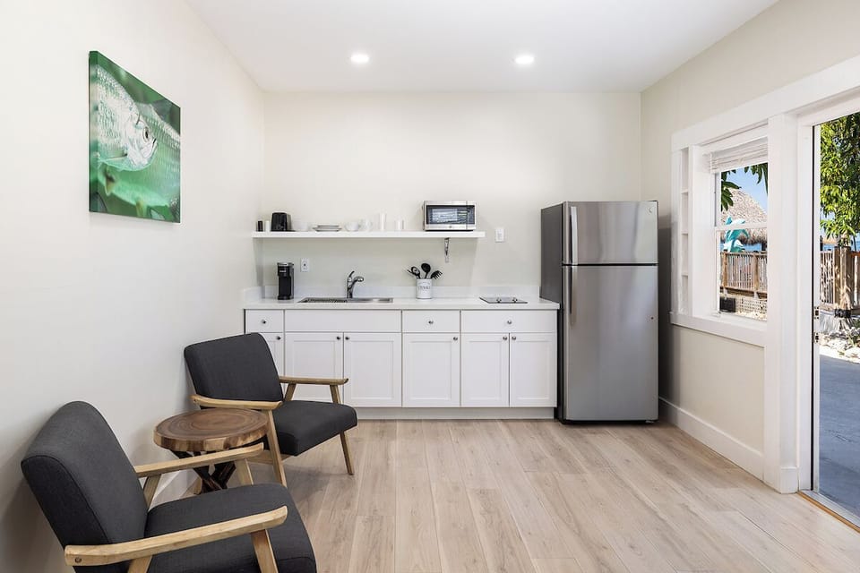 Studio Suite | Private kitchen | Coffee/tea maker, fridge, microwave, freezer