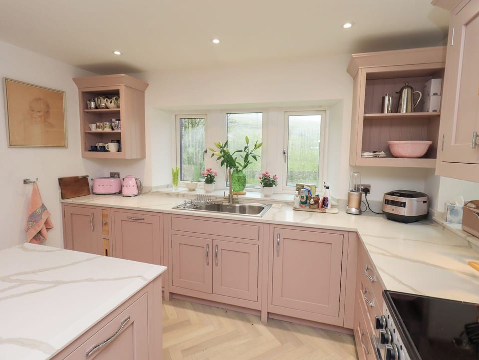 Dishwasher, cookware/dishes/utensils