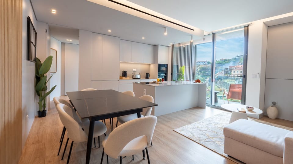 Where light, space, and sea connect.: Open-plan living with breathtaking Atlantic views in the heart of Calheta.
#SeaView #MadeiraLife #Calheta #LuxuryApartment