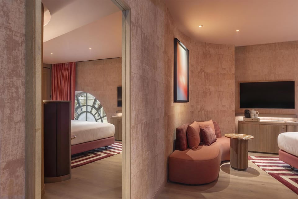 Suite, 1 King Bed, Corner (Box) | Premium bedding, minibar, in-room safe, desk