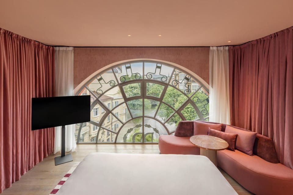Suite, 1 King Bed (Front Box) | Premium bedding, minibar, in-room safe, desk