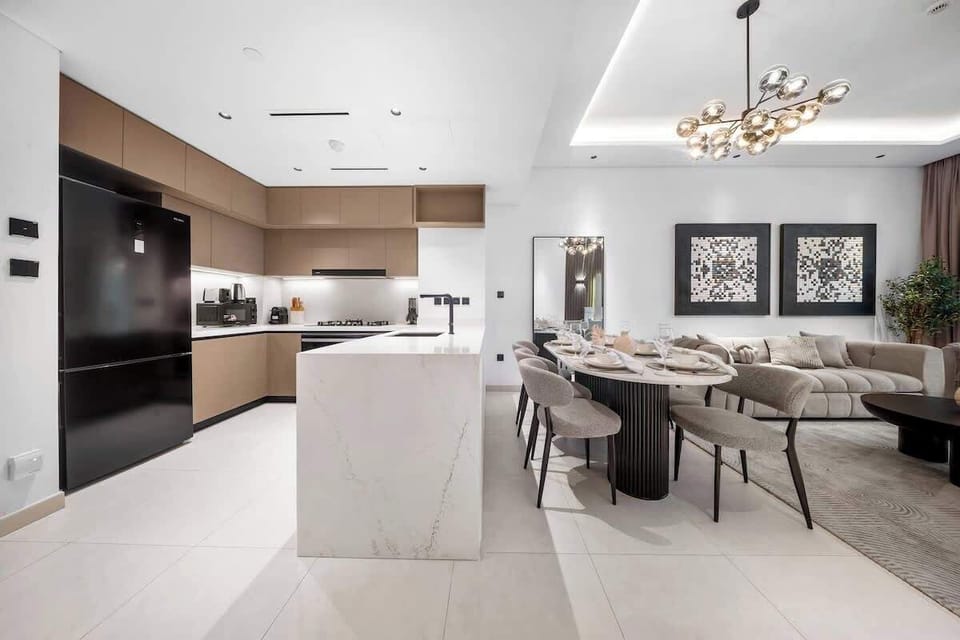 Open- plan dining and kitchen