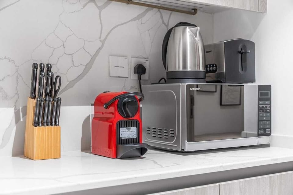 Fully equipped kitchen: coffee, toast, and warmth