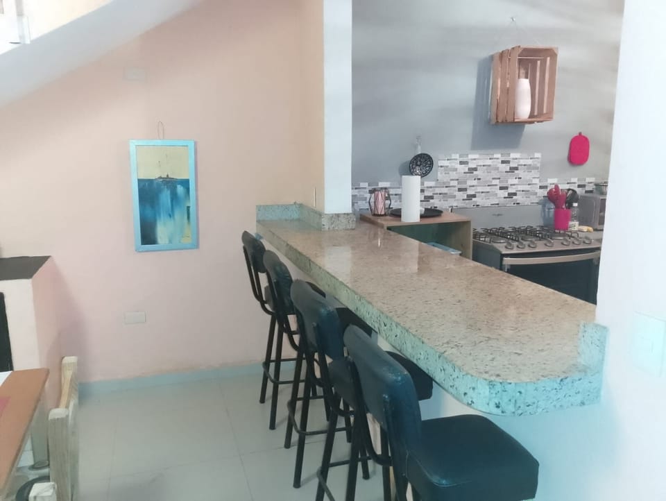 Bar between diningroom and kitchen doubles as a 2-sided table 4.