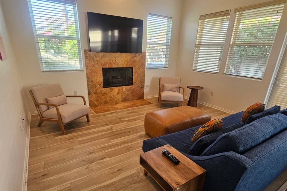 Living room with Tv and Fireplace