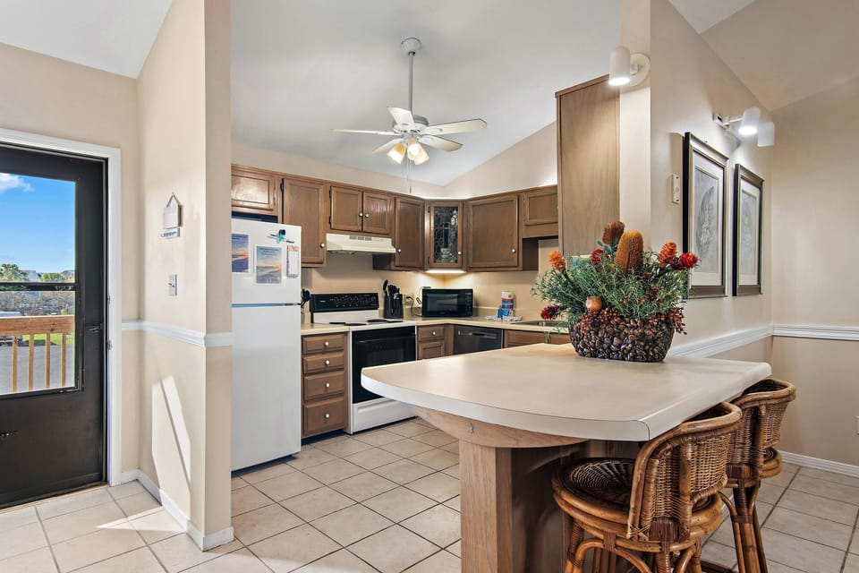 Condo, Multiple Beds (Chateau La Mer II #804- Blue Ocean Ge) | Private kitchen