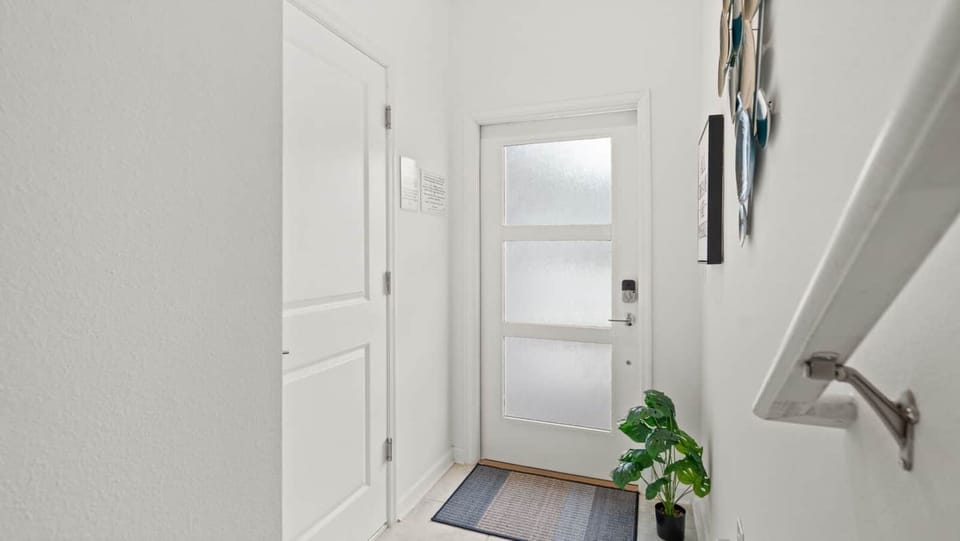 House | 3 bedrooms, desk