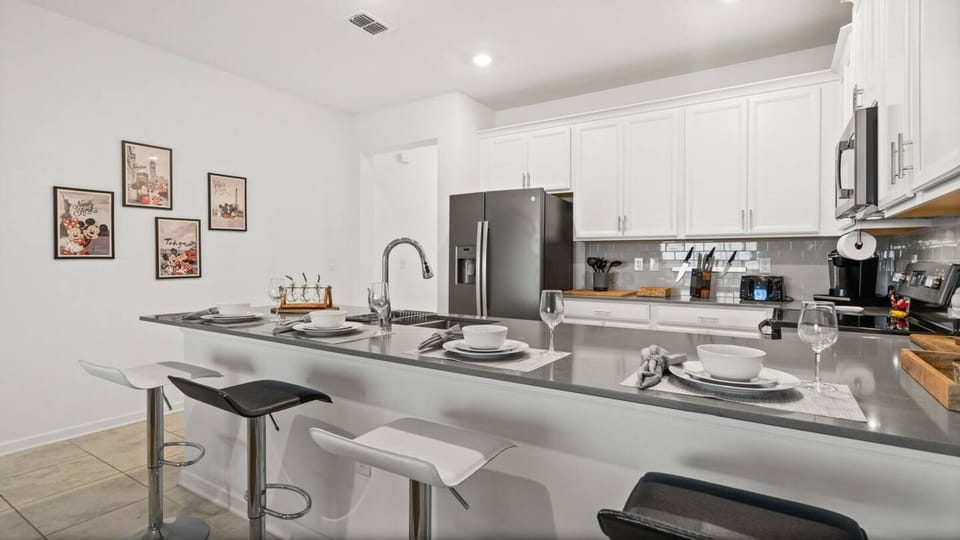 House | 3 bedrooms, desk