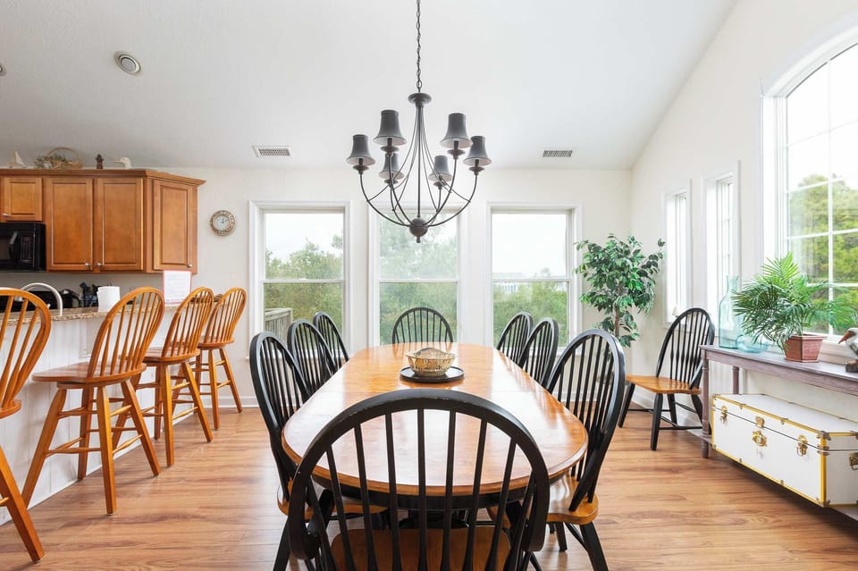 Top Level: Dining Area 