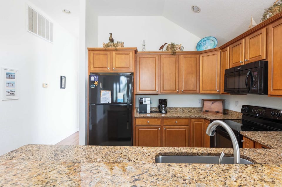 Top Level: Full Kitchen Area