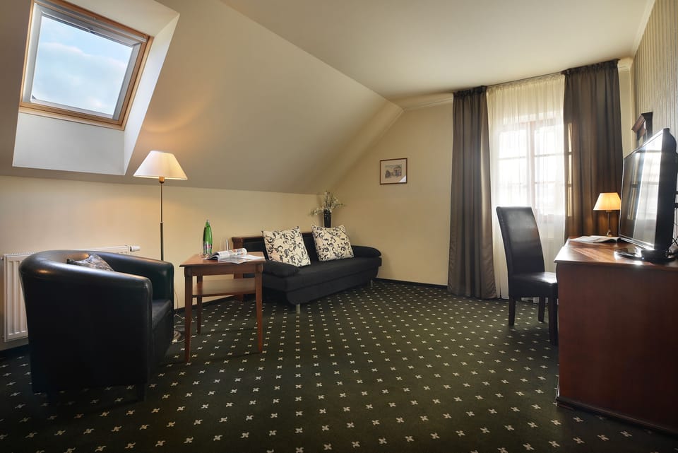 In-room safe, desk, blackout drapes, soundproofing