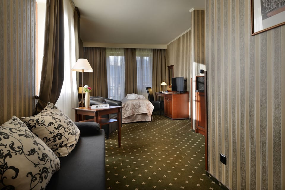 Superior Triple Room | In-room safe, desk, blackout drapes, soundproofing