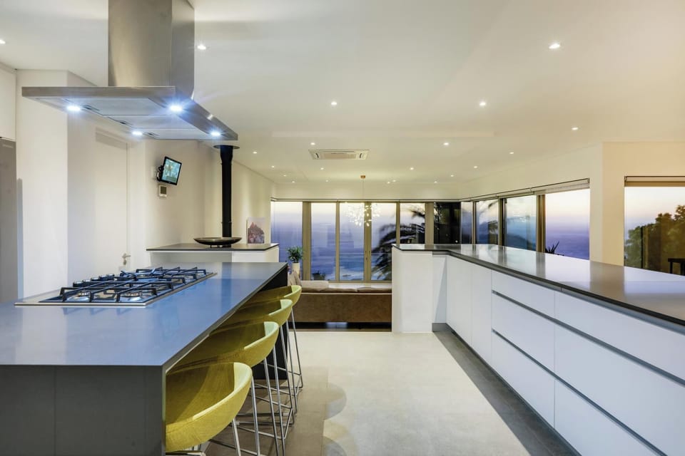 House | 4 bedrooms, desk, Internet