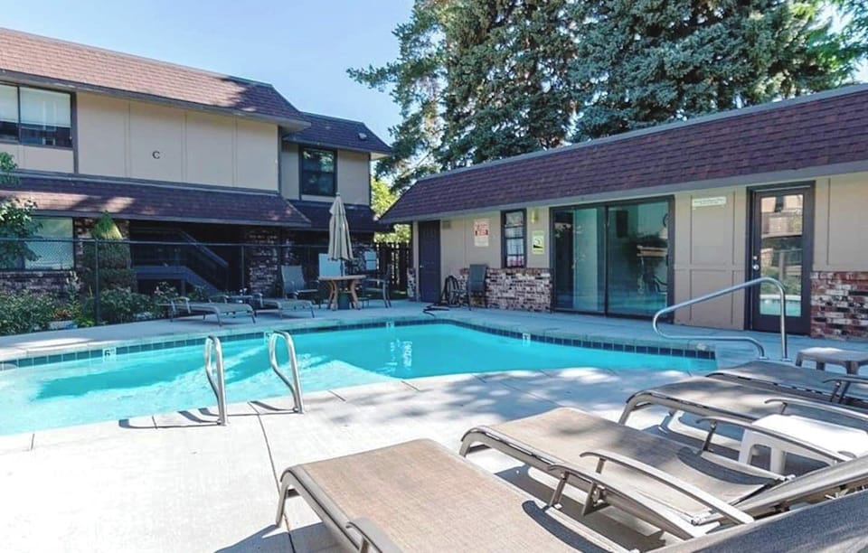 Pool includes club house and sauna access, with a fully stock bathroom and shower.